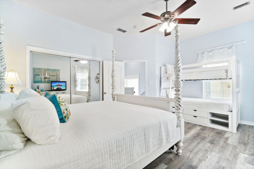 Level 2 King Room with Bunks