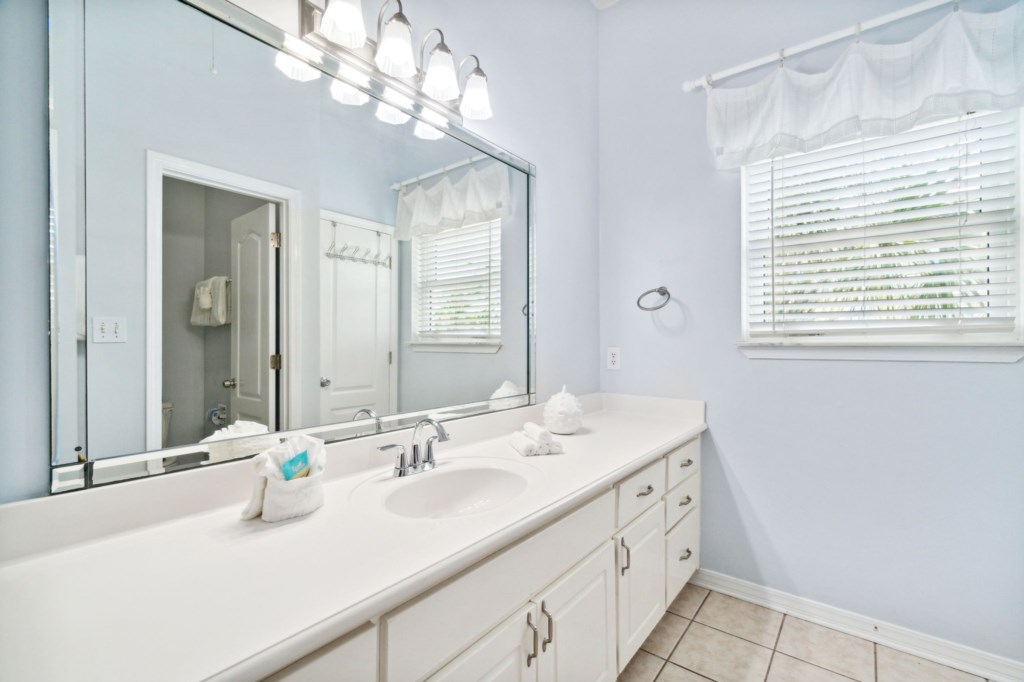Level 2 Bath connected to King Bedroom with Bunks 
