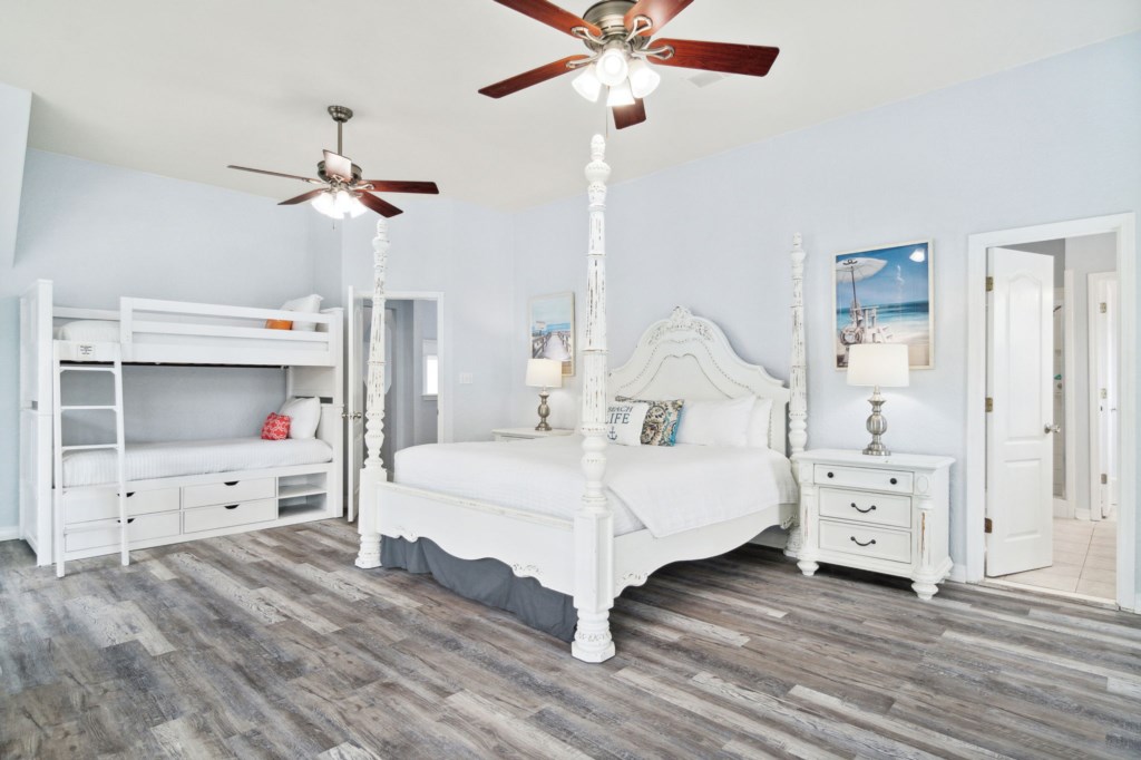 Level 2 King Room with Bunk Beds and Balcony