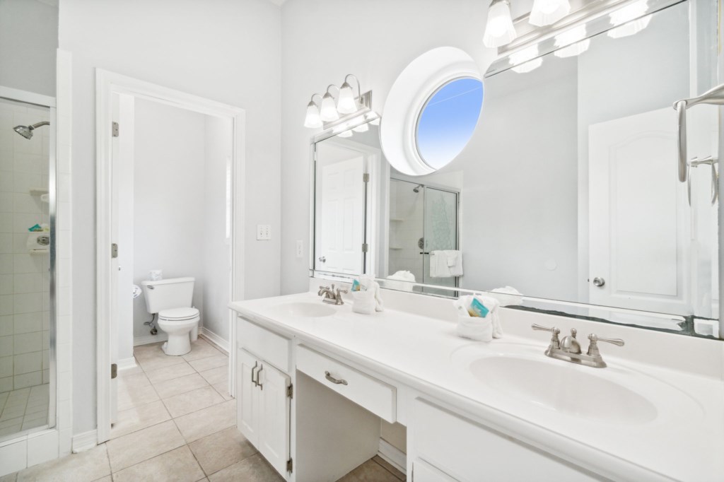 Bathroom connected to King Bedroom with Bunks 