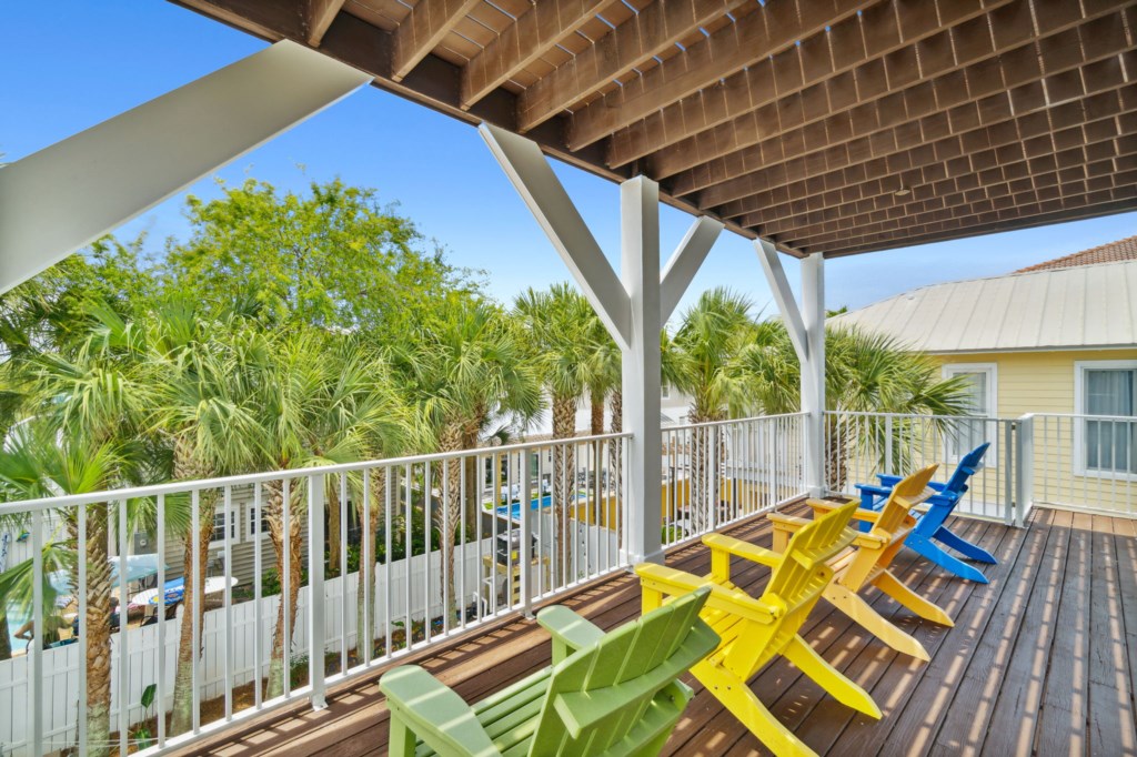 Grand Balcony At The Level 2 King Room with Bunks 