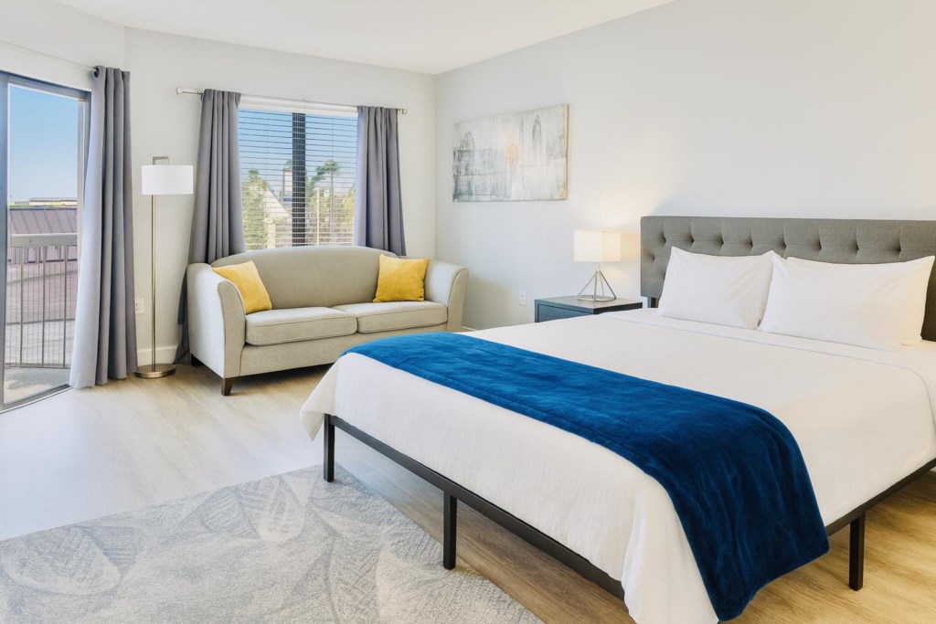Modern Studio With Full Kitchen And Outdoor Patio - Chic Orlando Escape - Orlando, FL