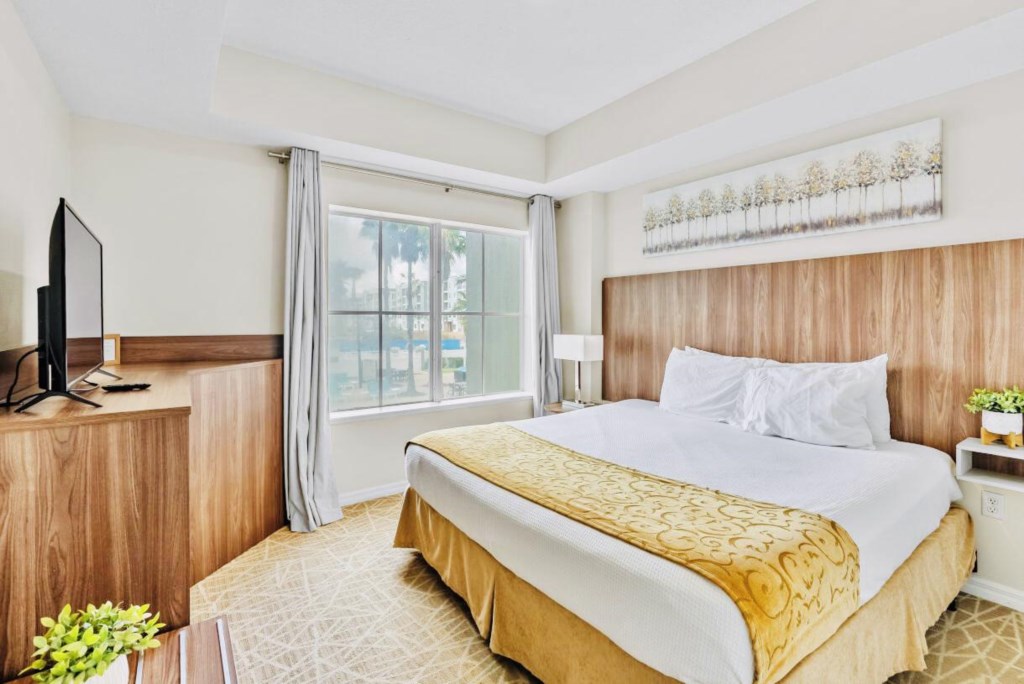 Bright Suite With Private Balcony And Modern Amenities - Inviting Retreat - Orlando, FL