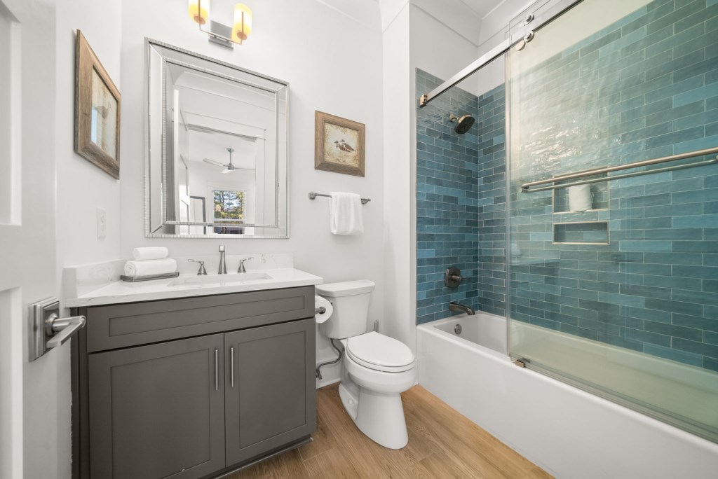 Private King Bathroom On 1st Floor