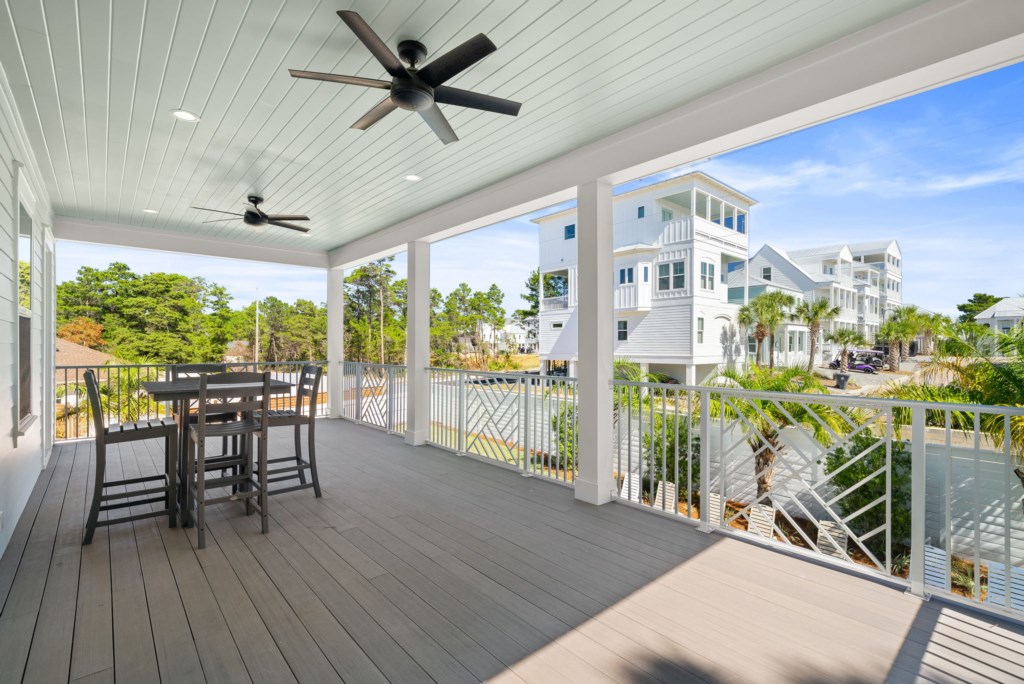 2nd Floor Balcony Overlooking The Pool