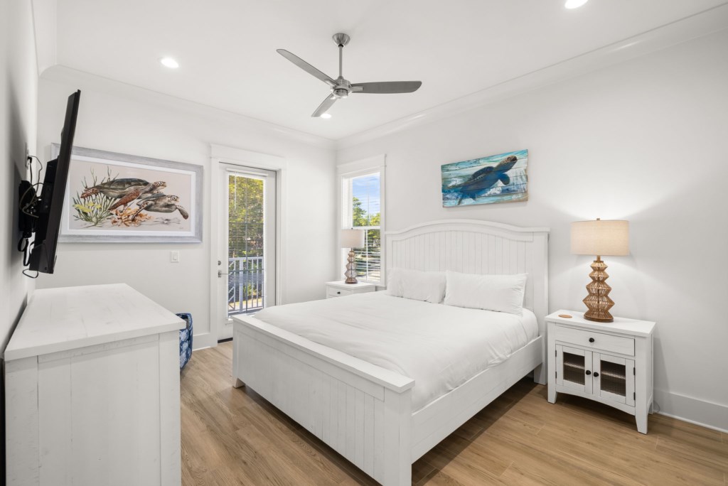King Bedroom With Private Bathroom On 2nd Floor
