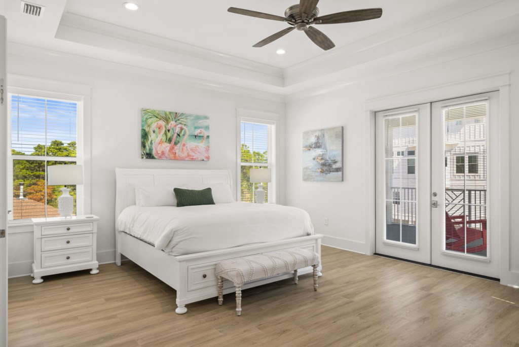 King Bedroom With Private Bathroom On 3rd Floor