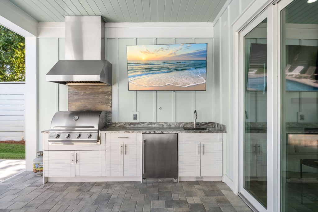 Outdoor Kitchen and Dining Area