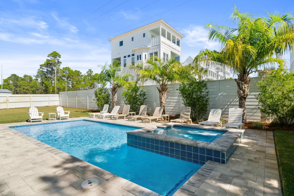 Large Backyard With Pool and Spa