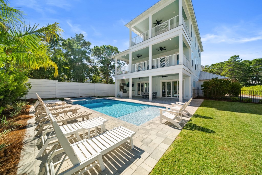 Large Backyard With Pool and Spa