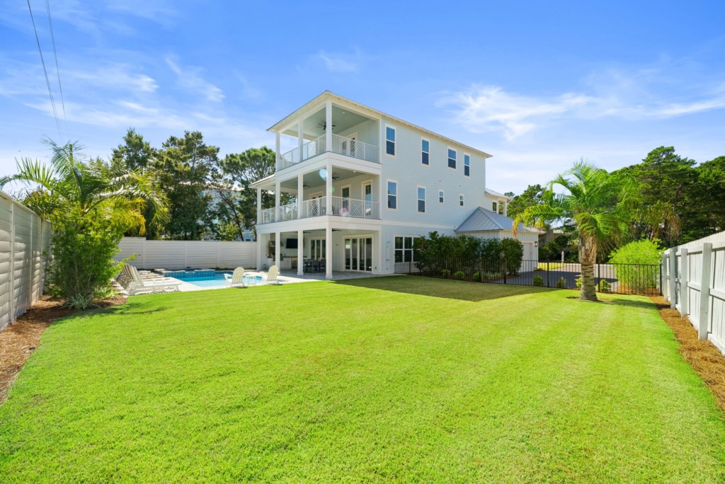Large Backyard With Pool and Spa