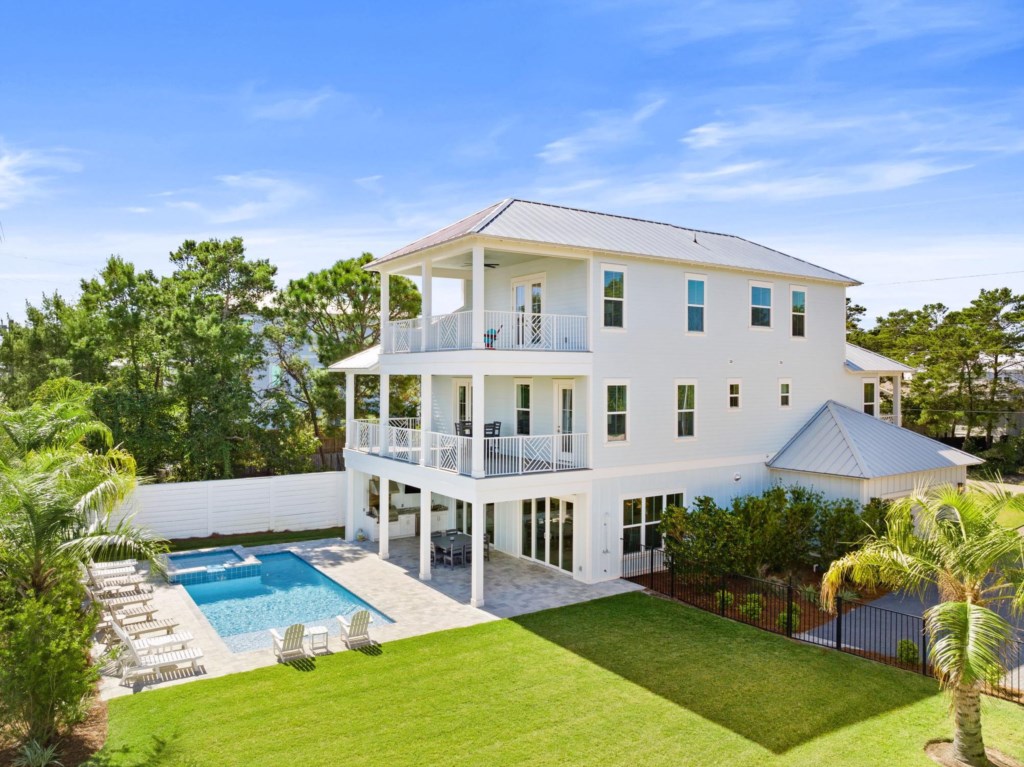 Hilltop Haven Features A Large Backyard