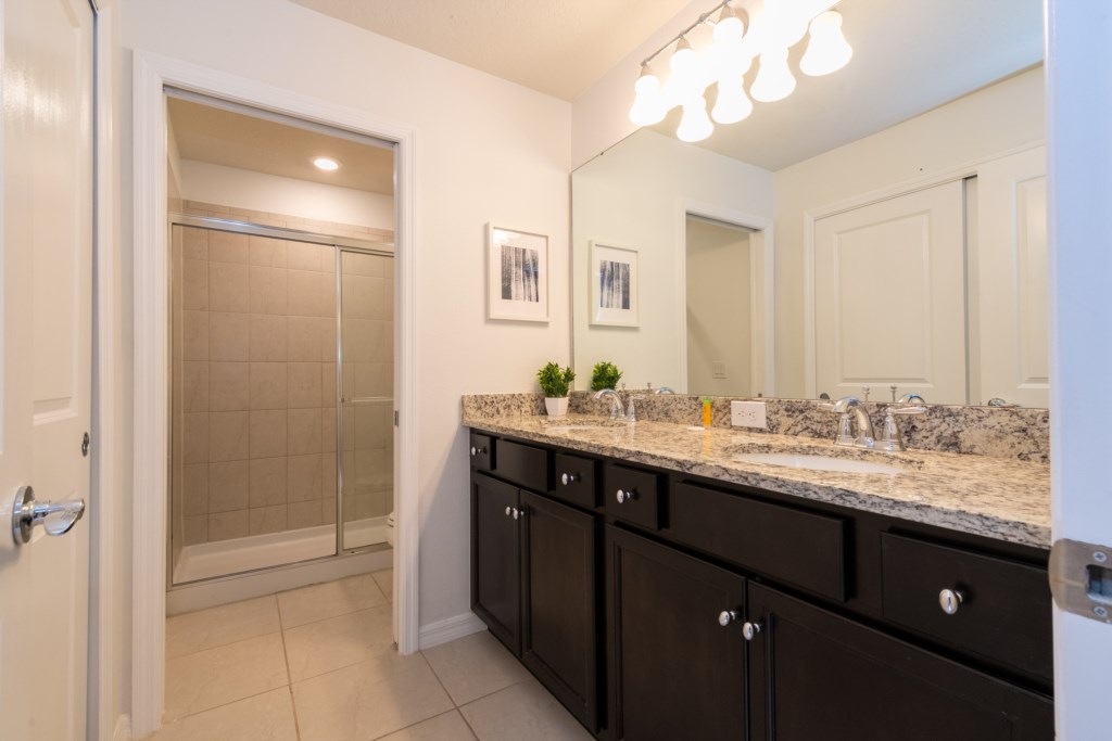 Master suite bathroom