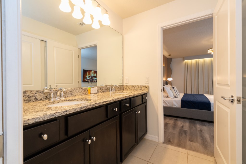 Master suite bathroom