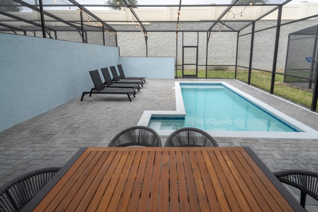 Private Splash Pool (heat available for an additional fee).