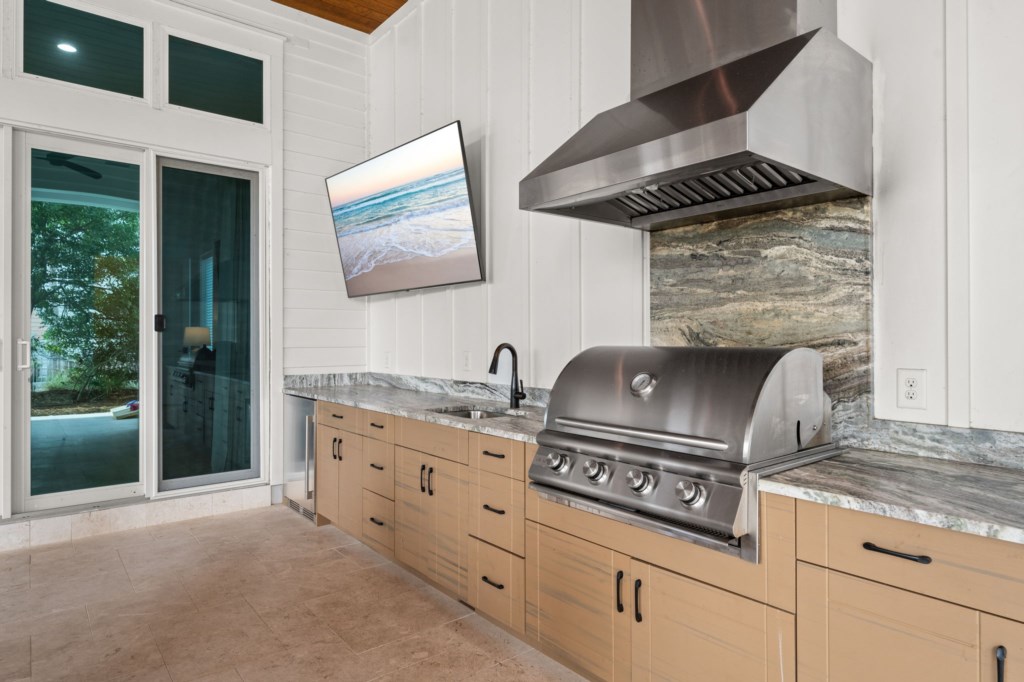 Outdoor Kitchen and Dining Area