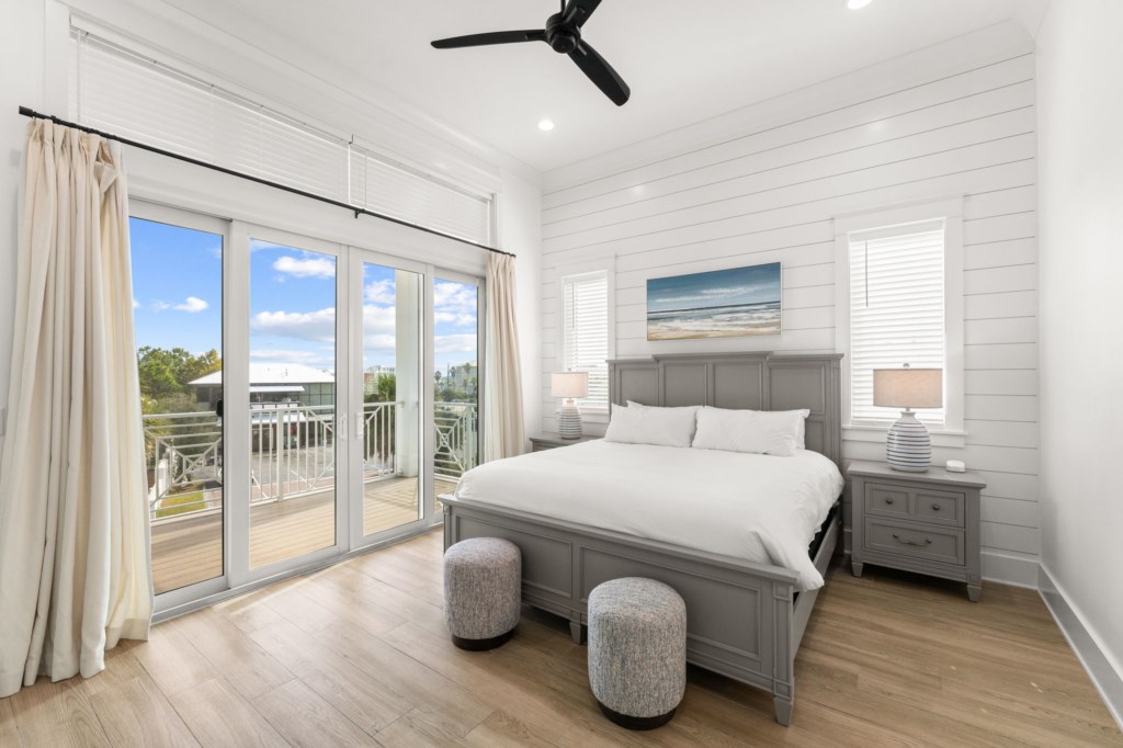 King Bedroom With Private Bathroom On 2nd Floor
