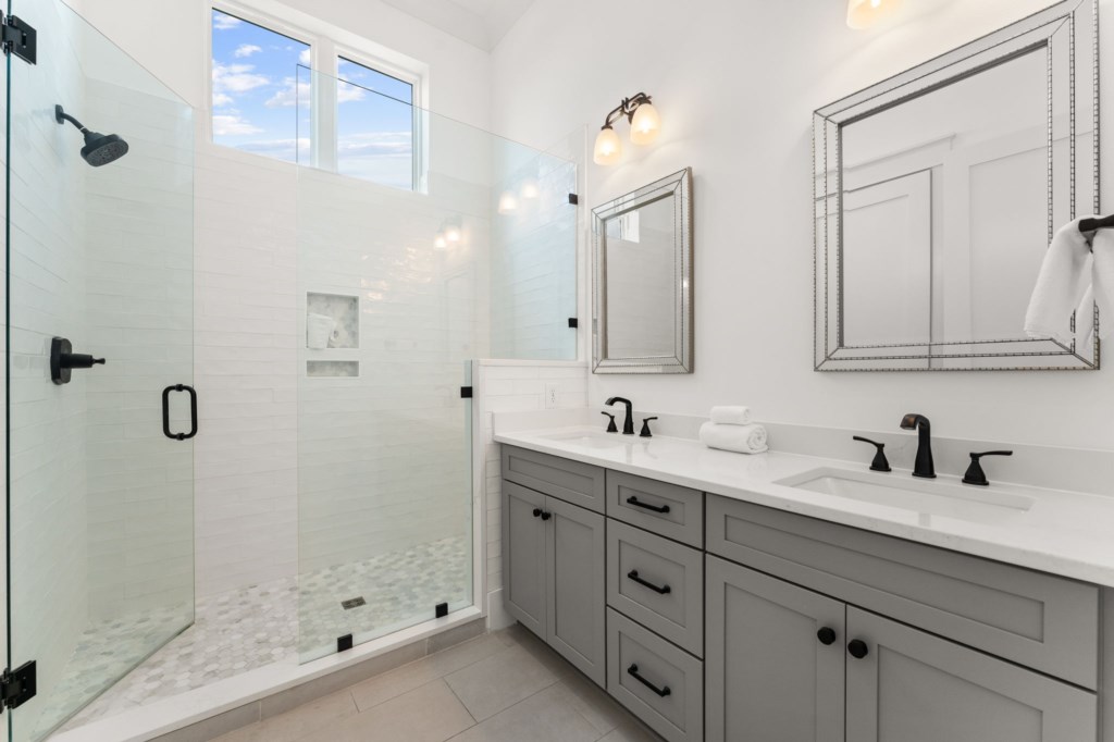 Private King Bathroom On 2nd Floor