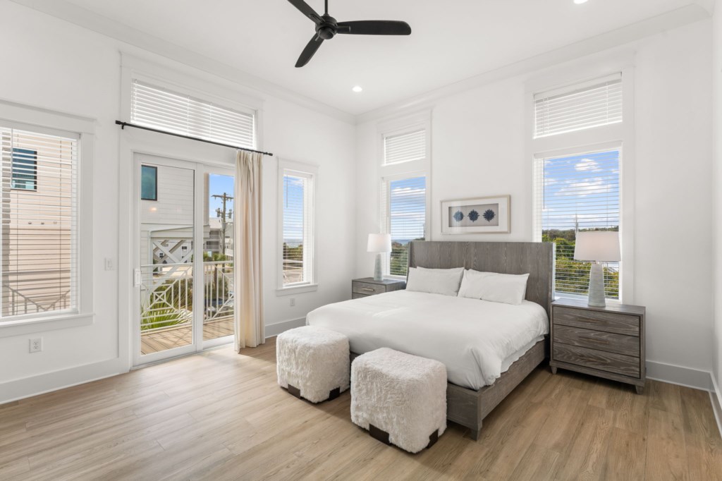 King Bedroom With Private Bathroom On 2nd Floor