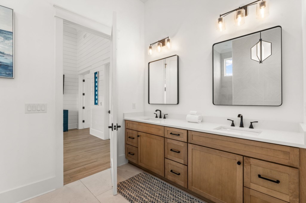 Private King Bathroom On 3rd Floor