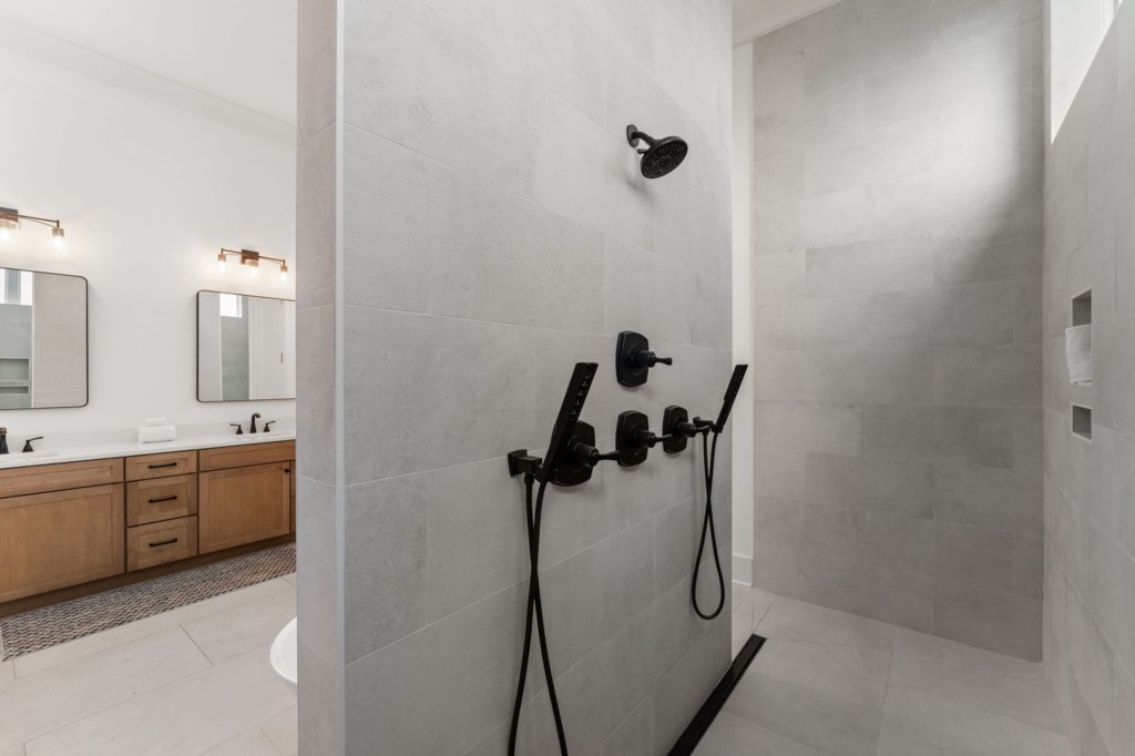 Private King Bathroom On 3rd Floor