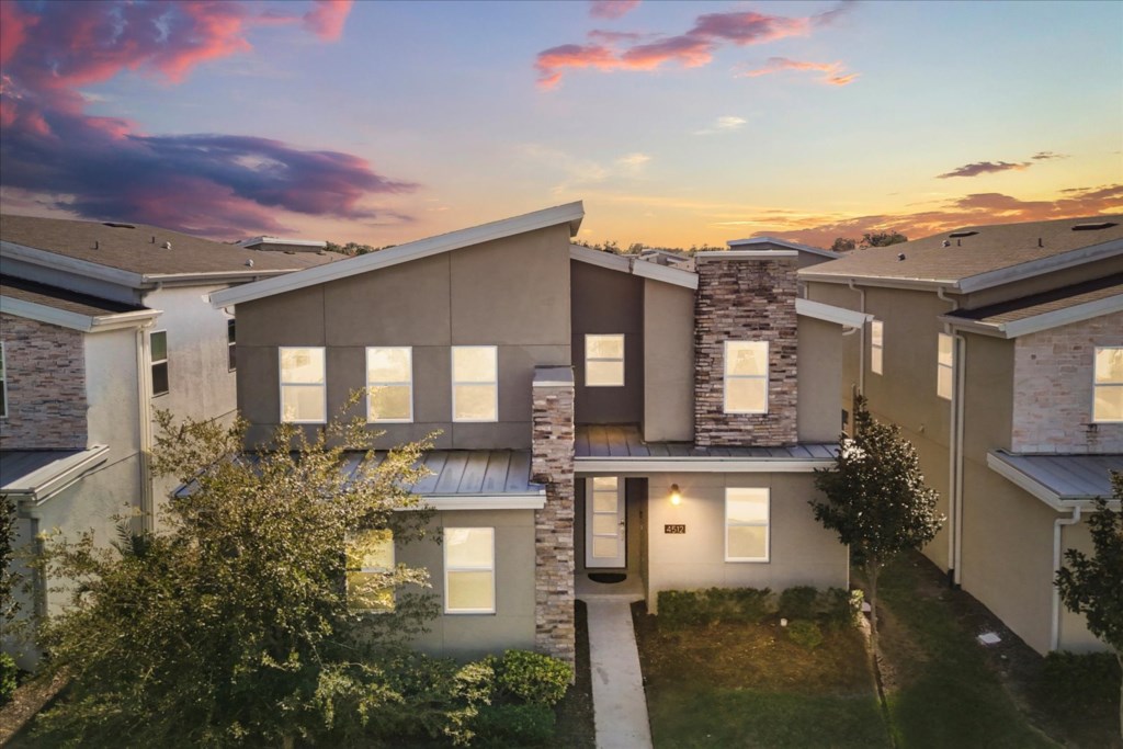 7 bedroom vacation house at Storey Lake - Image 1