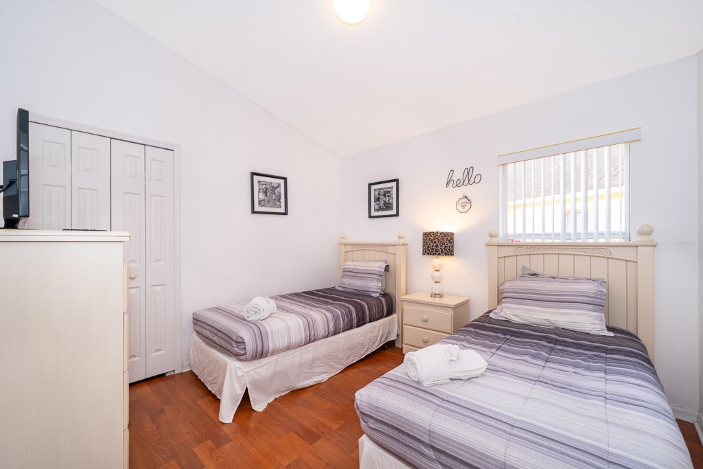 3rd Bedroom (2 Twin Beds)