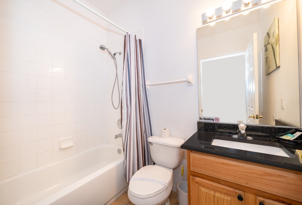 1st Bathroom en-suite with bedroom 1