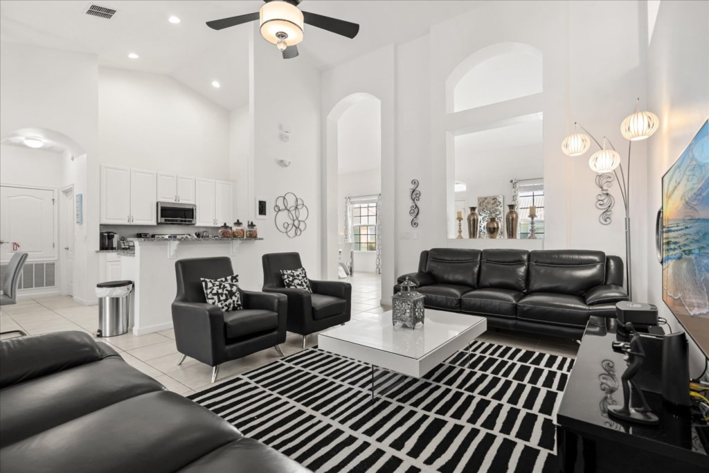 4 bedroom vacation house at Solterra - Image 2