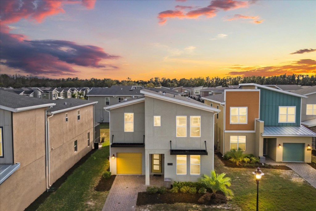 6 bedroom vacation house at Storey Lake - Image 1