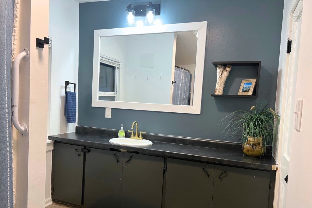 Cozy Mitten Bathroom