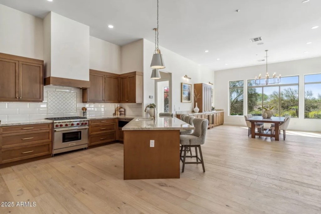 8d59bdfaae02f6236ddad94f4460379bl-m2785519138rd-w1280_h960