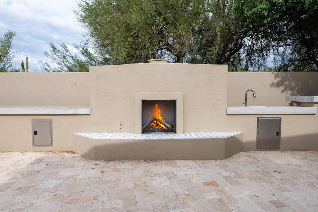 Outdoor fireplace