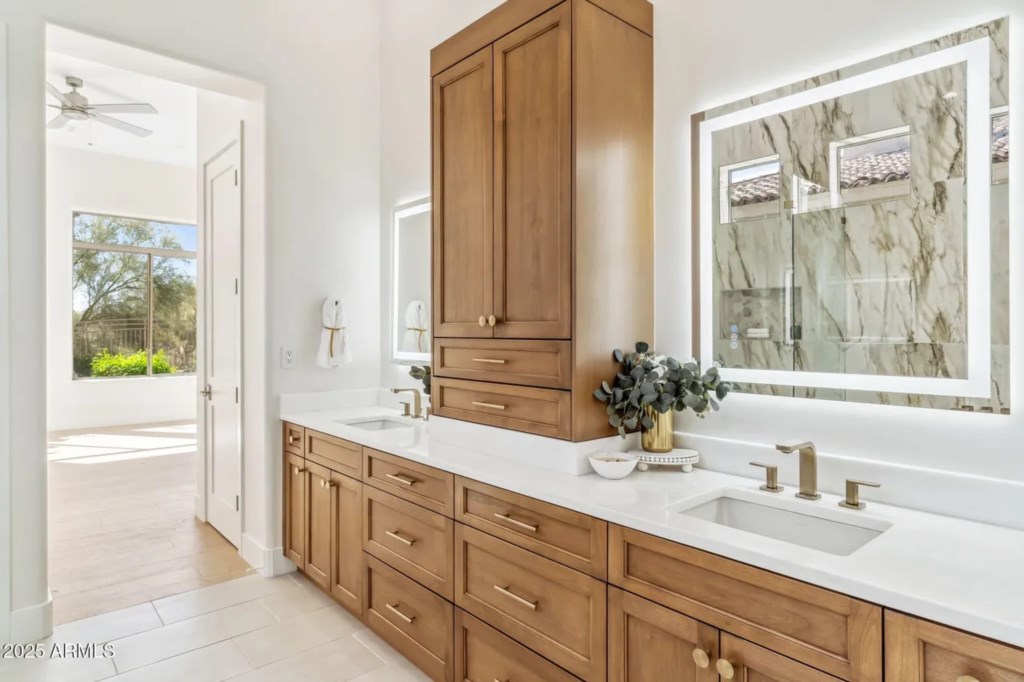 8d59bdfaae02f6236ddad94f4460379bl-m584975212rd-w1280_h960