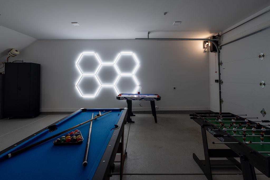 Private garage with games + bikes to explore Arcadia