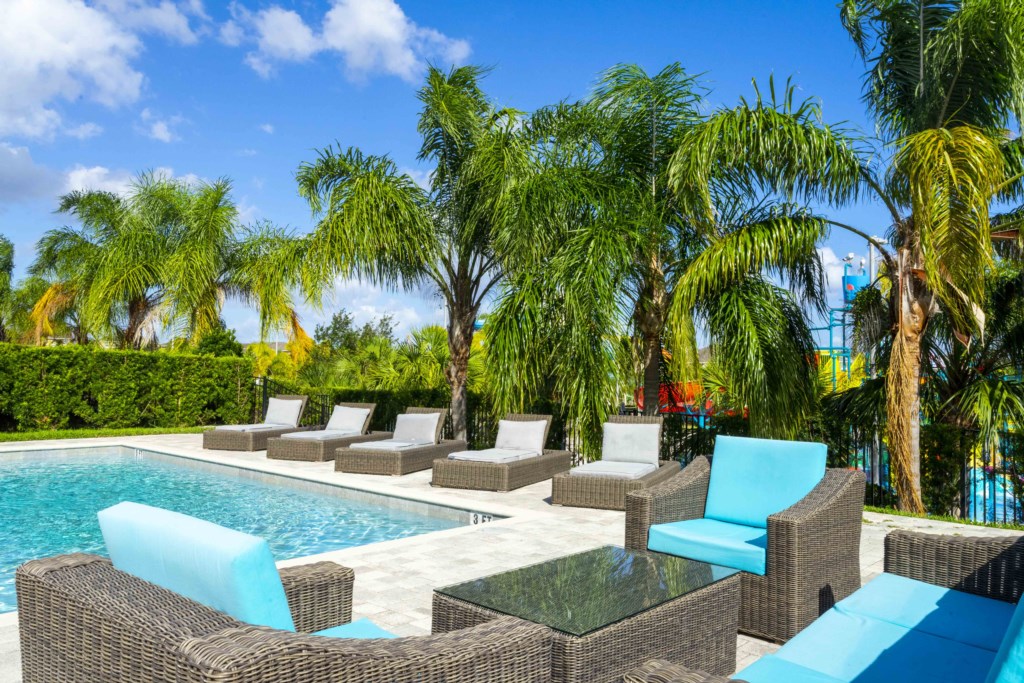 Private Outside Area (pool heater available)