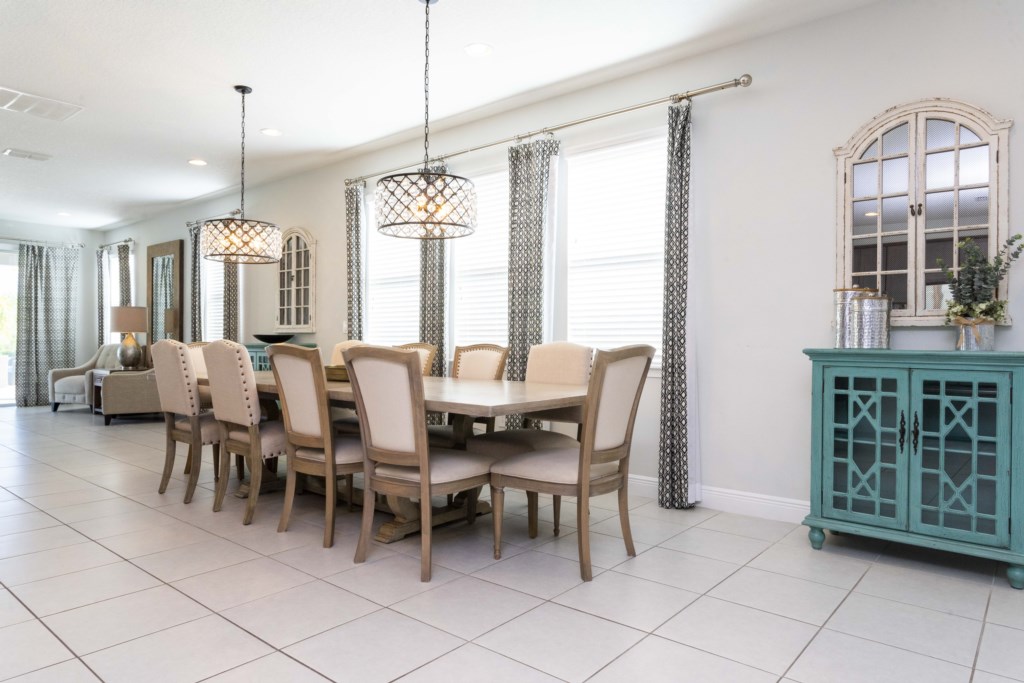 Dining for 10 people