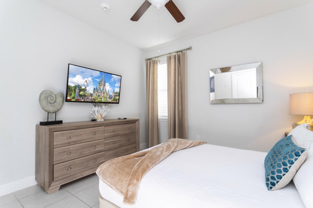 Queen bedroom (en-suite) 1st Floor