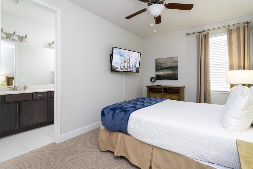 Queen Bedroom 2nd Floor