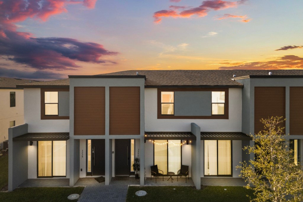 3 bedroom vacation townhouse at The Hub at Westside Reserve - Image 1