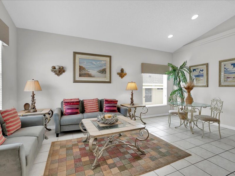 Front living room w/ breakfast nook table