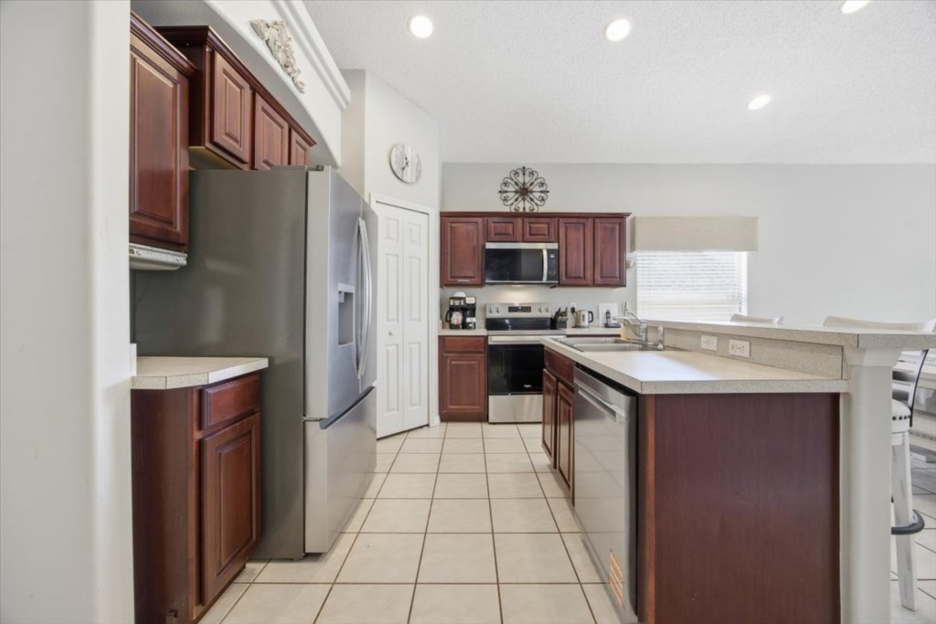 10-260108_16630RollingGreenDr_10