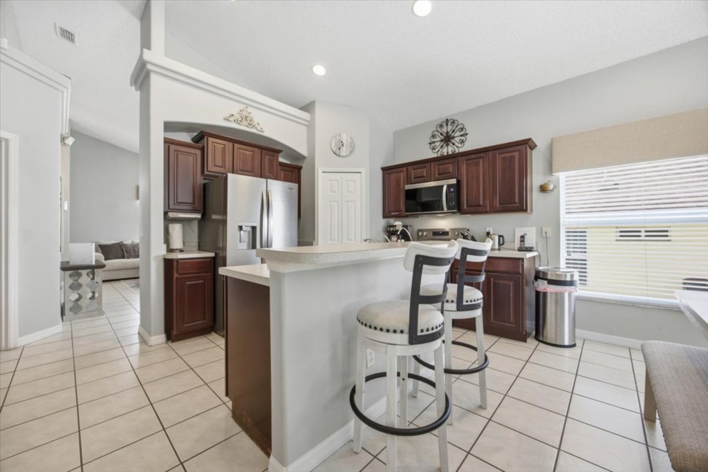 11-260108_16630RollingGreenDr_11