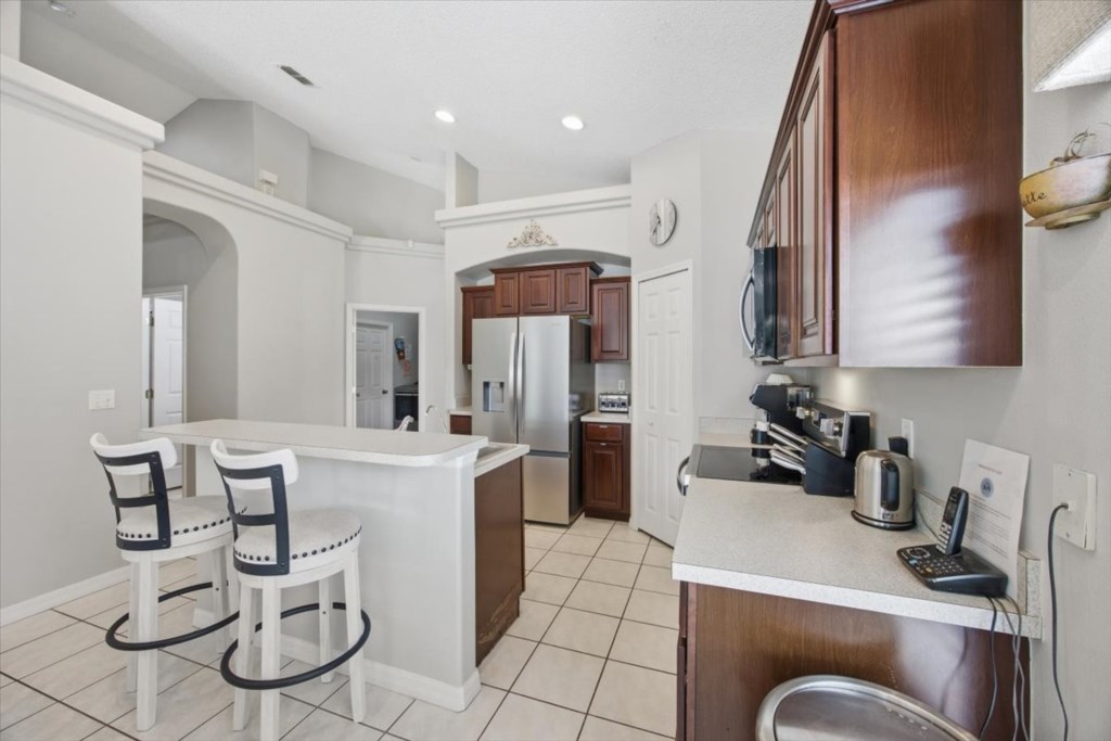 12-260108_16630RollingGreenDr_12