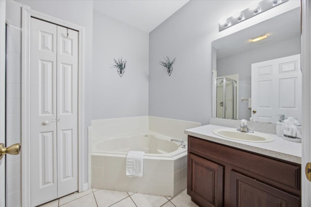 18-260108_16630RollingGreenDr_18