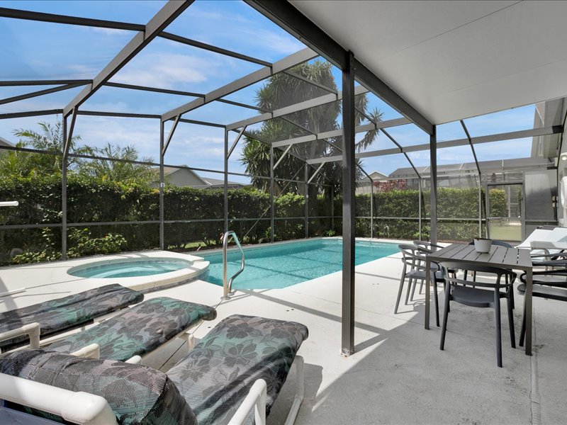 Pool patio w/ seating