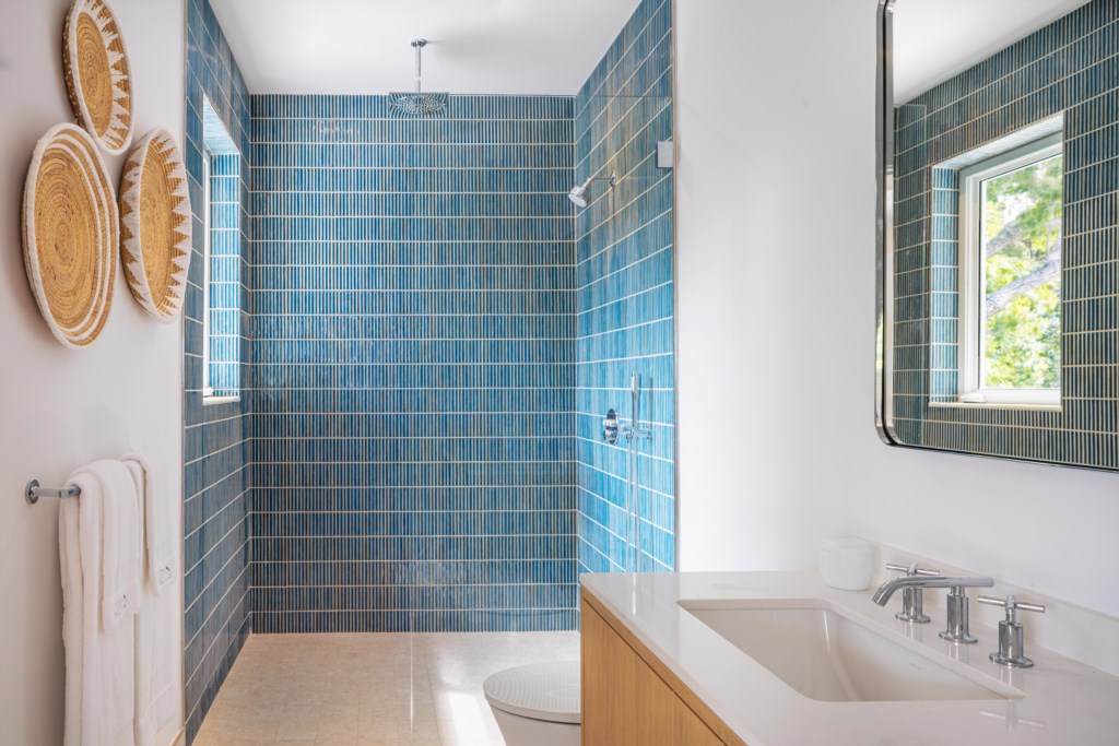 BayVillaBathroom