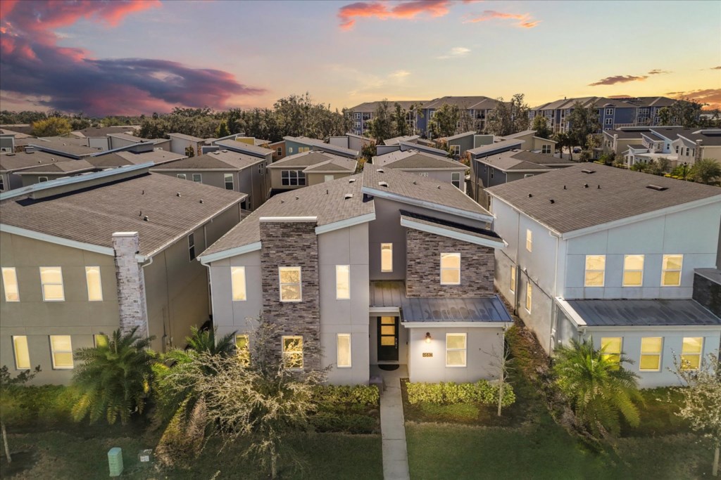 8 bedroom vacation house at Storey Lake - Image 1