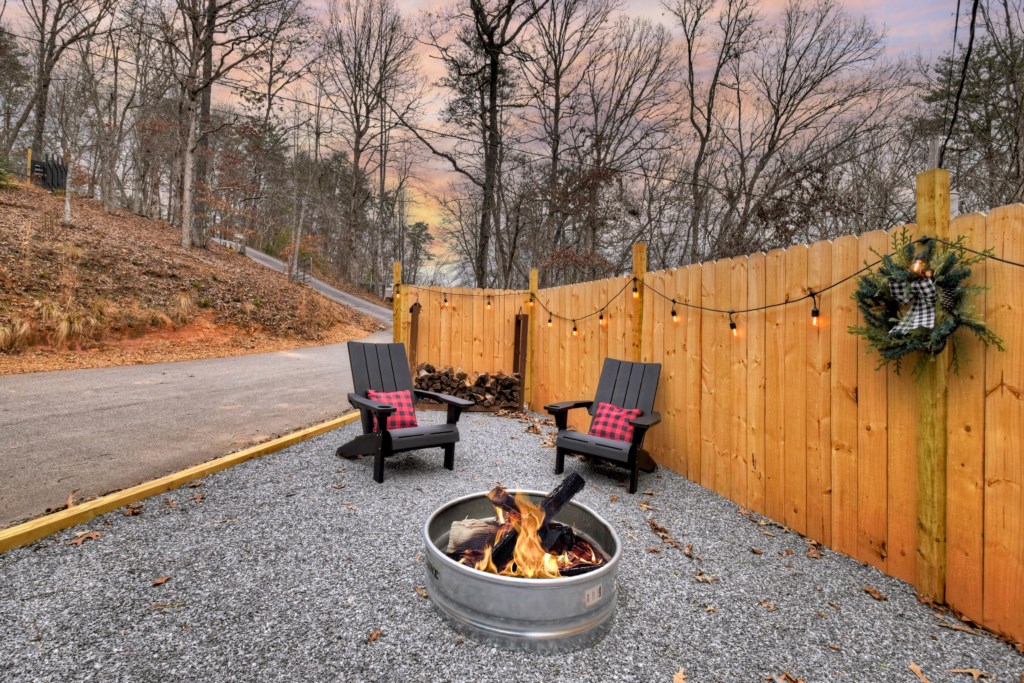 Relax by the firepit and enjoy some smores with your loved ones 