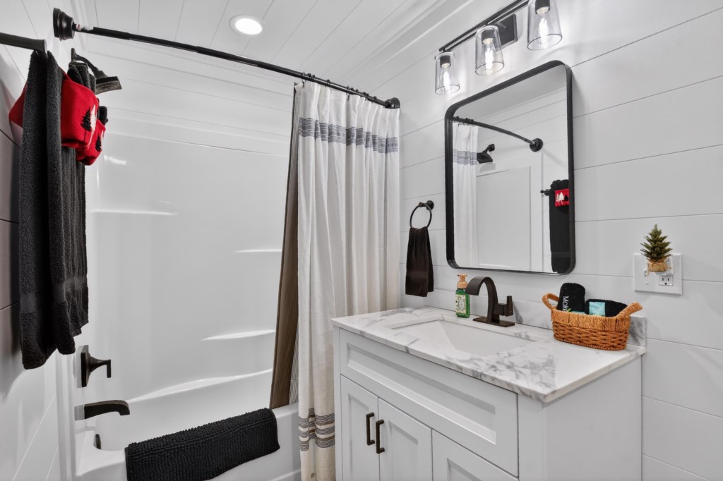 Relax and wash your worries away in this shower/tub combo